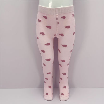 Comode calze per bambine in cotone traspirante con cuori rosa
