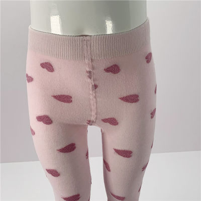 Comode calze per bambine in cotone traspirante con cuori rosa