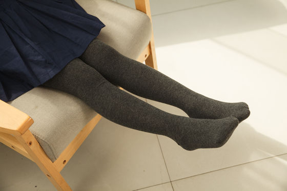 Modello stampato ragazze calze nere pantaloncini traspiranti abito da ginnastica 3% spandex