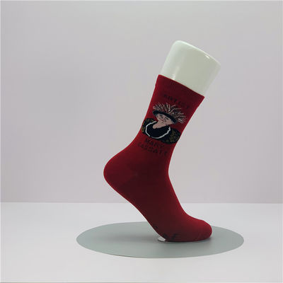 Calzini da donna di moda di cotone personalizzati Calzini da sport per equipaggio Calzini da giorno di stile regolare per vendite B2B