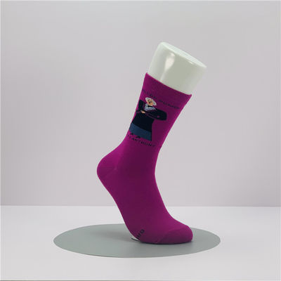 Calzini da donna di moda di cotone personalizzati Calzini da sport per equipaggio Calzini da giorno di stile regolare per vendite B2B