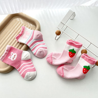 Calzini per bambini con graziose stampe di cartoni animati e tessuto di cotone morbido in spessore standard
