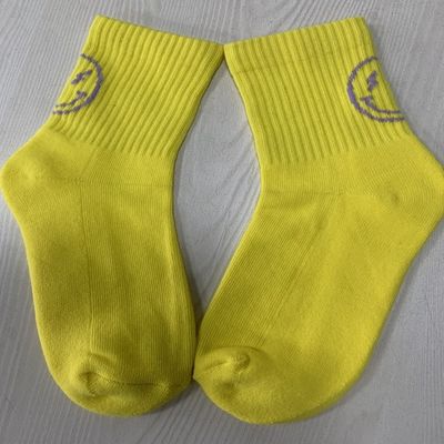 Calzini casual per donne Logo colore personalizzato OEM pettinato cotone semilupo caviglia calzini carini