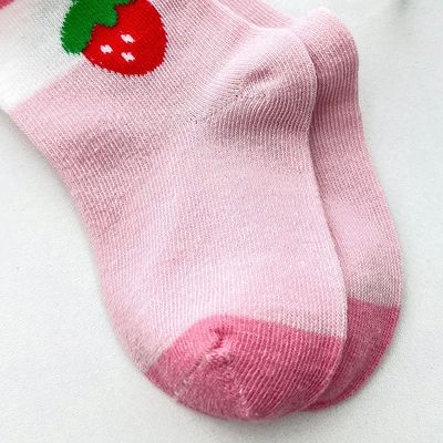 Calzini invernali per bambini Set con disegno di animazione di coniglio di fragola e tessuto da asciugatura rapida