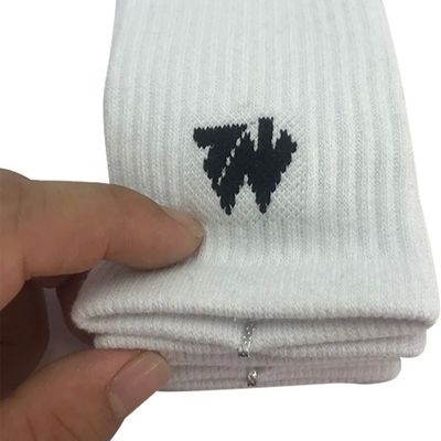 Calzini sportivi in cotone OEM con logo stampato e disegno delle caviglie ricamati su misura