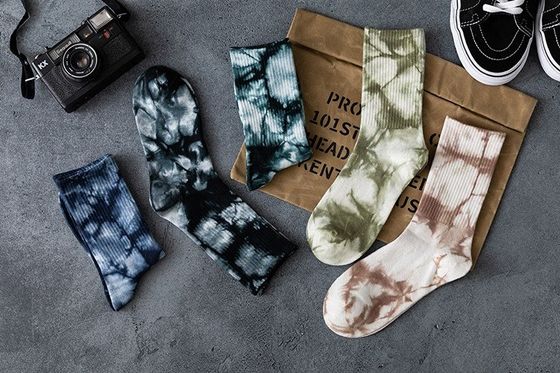 Estate 2023 Tecnologia di tie-dye su misura Calze da corsa a metà del polpaccio per UNISEX taglia UE 37-44