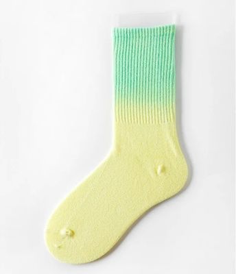 Calzini di bellezza non scivolanti con il logo del polsino con la presa colorata Calzini da pattinaggio colorati