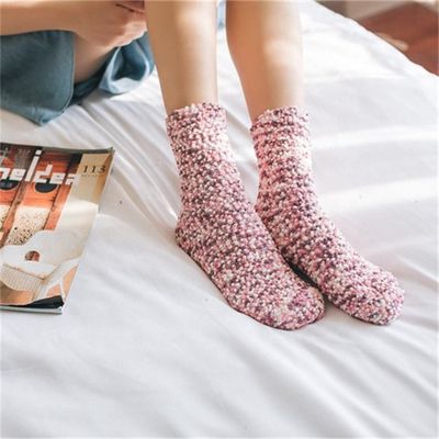 Calzino di Natale Moda morbida traspirante Inverno Corallo velluto con Multi Color Dot Pom Pom
