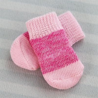 Restate alla moda e accoglienti con questi calzini rosa/blu per cani, un must per l'inverno