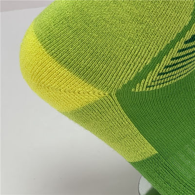 Anti-slip respirabile sudore Wicking Lettera Modello calzini sportivi lunghi per 39-41 taglia