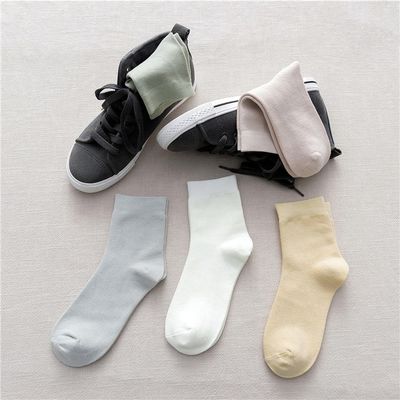 Spessore standard Modello solido Fibra di bambù Calzini morbidi antiscivolo per donne di moda