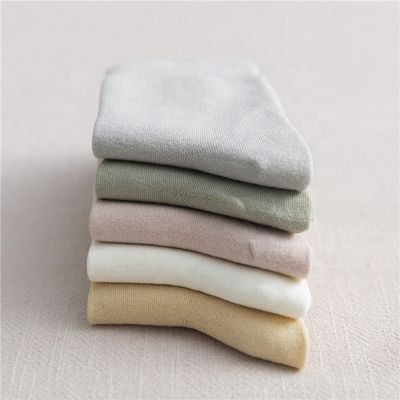 Spessore standard Modello solido Fibra di bambù Calzini morbidi antiscivolo per donne di moda