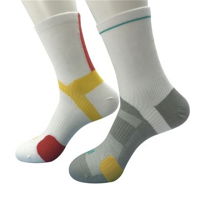 Calzini sportivi di design personalizzato con spessore standard di tessuto asciugabile e traspirante