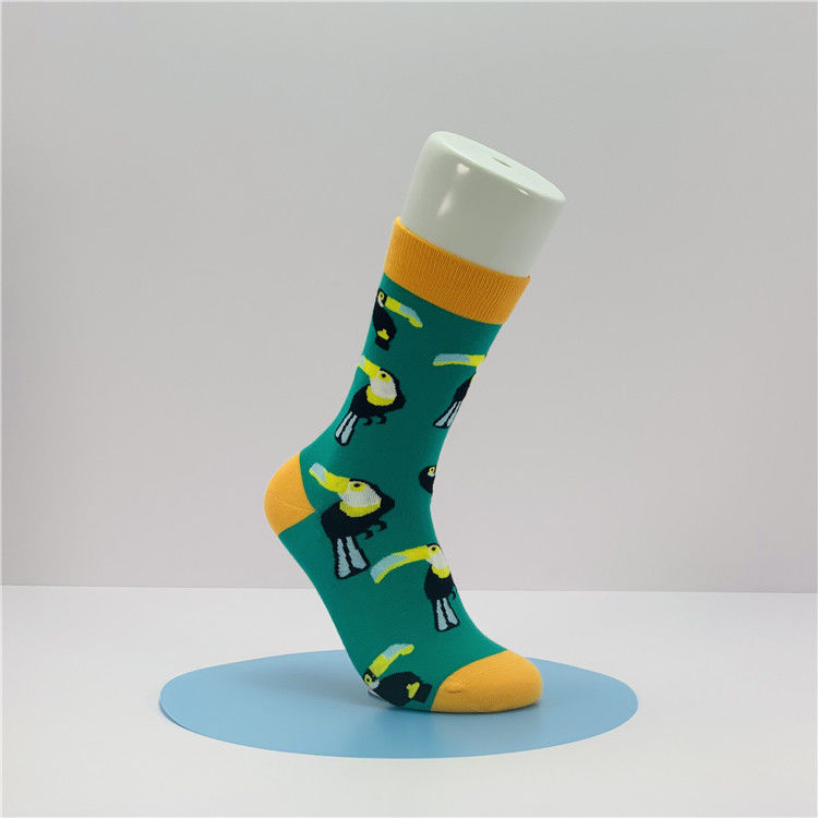Metodo di tessitura a maglia CREW Funny Happy Fashion Socks Custom Cartoon Food Fruit Print Socks