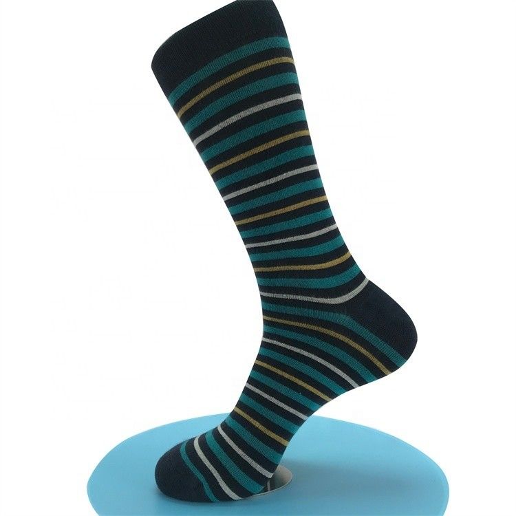 Modello a strisce traspirante calze da uomo a tubo lungo materiale di bambù alto per abbigliamento estivo