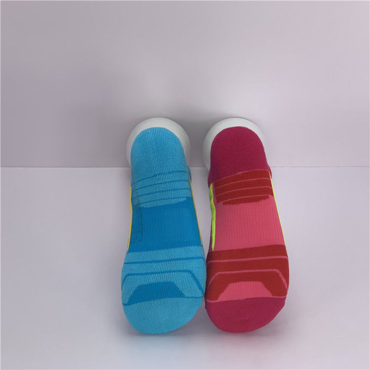 44% di cotone 35% di poliammide 19% di poliestere 2% di spandex tessuto calze sportive per uomini donne